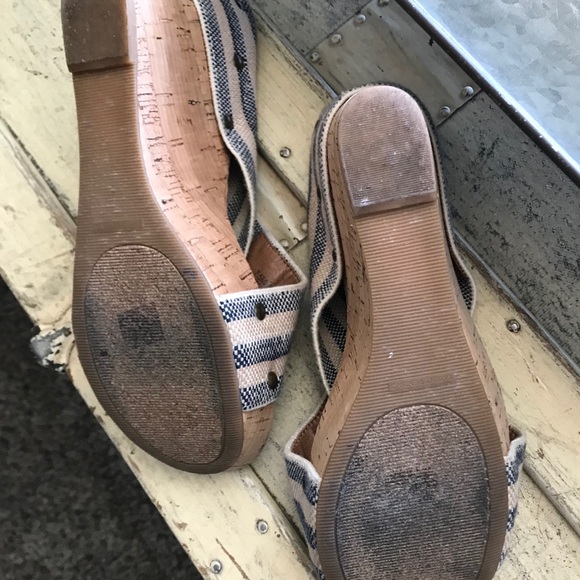 Lucky Brand Wedge Sandal - Picture 6 of 6